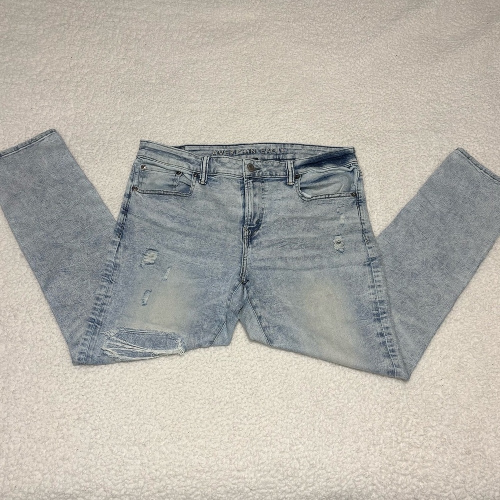 American Eagle Men Light Wash Distressed Skinny Jeans